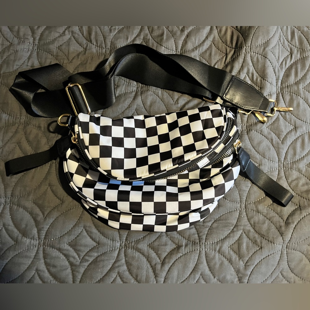 *NWOT* NYLON CHECKERED CROSSBODY BAG